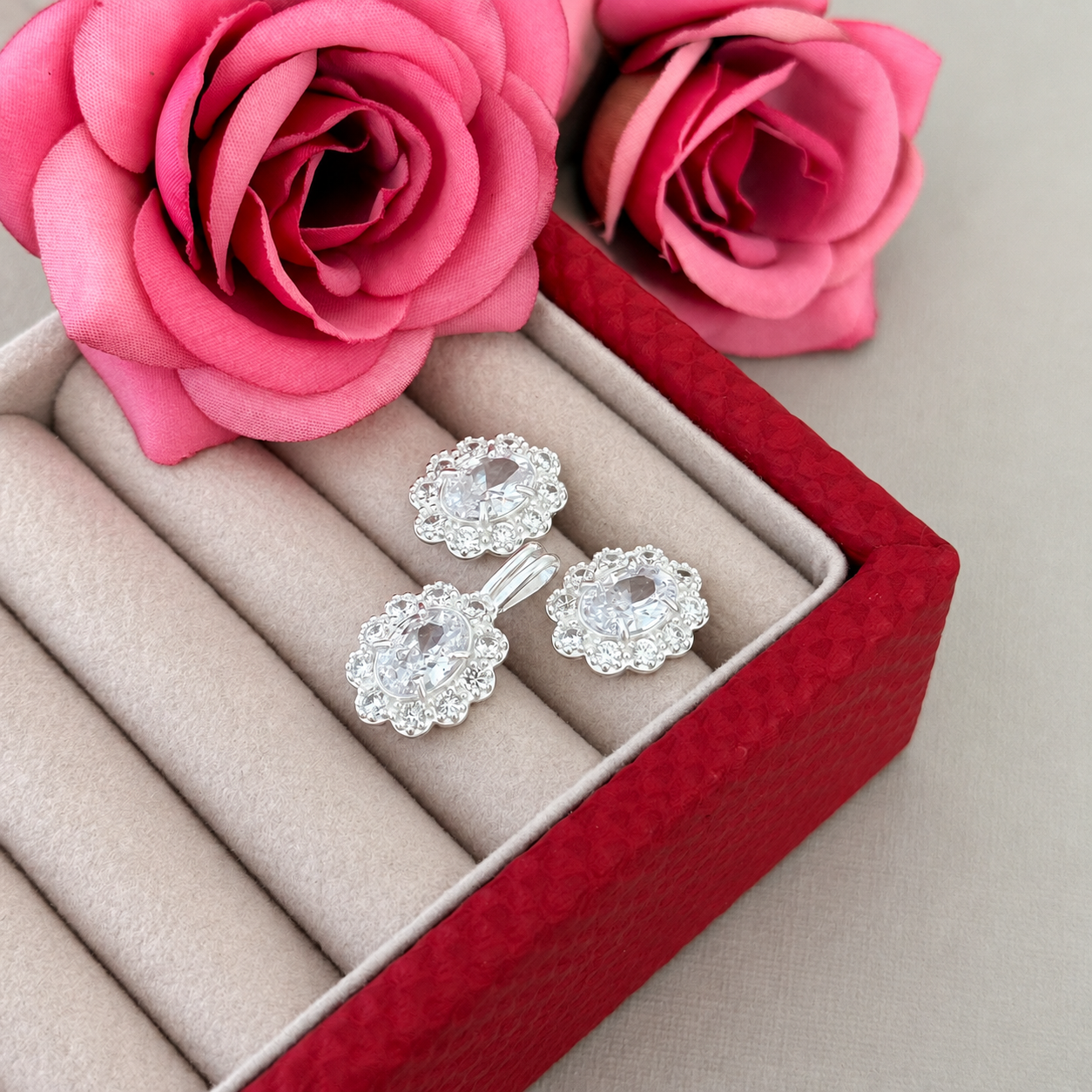 Conjunto Flor Cravejado em prata 925